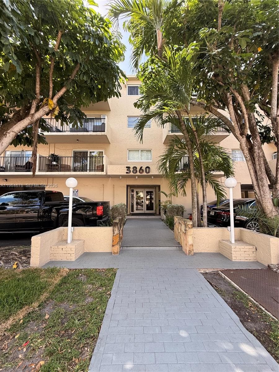 3860 NE 170th St # 304, North Miami Beach FL 33160 — 4