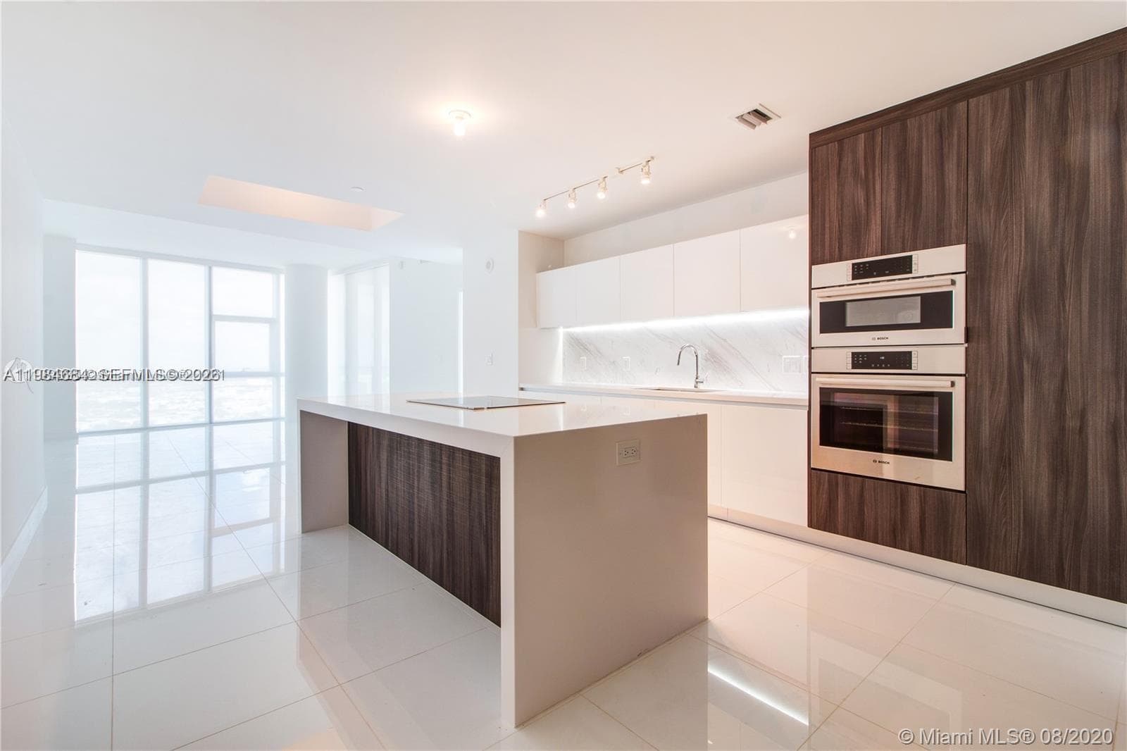851 NE 1st Ave # 3601, Miami FL 33132 — 8