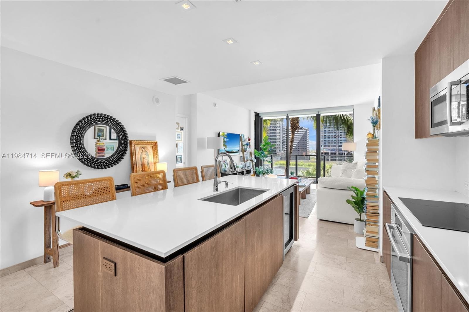 68 SE 6th St # 806, Miami FL 33131 — 2