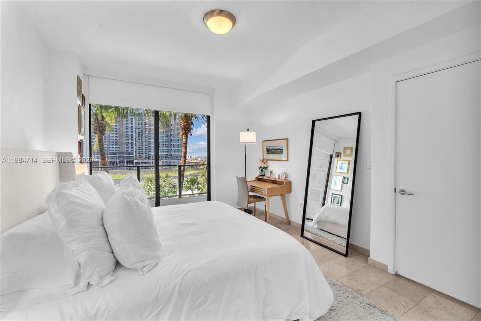 68 SE 6th St # 806, Miami FL 33131 — 16