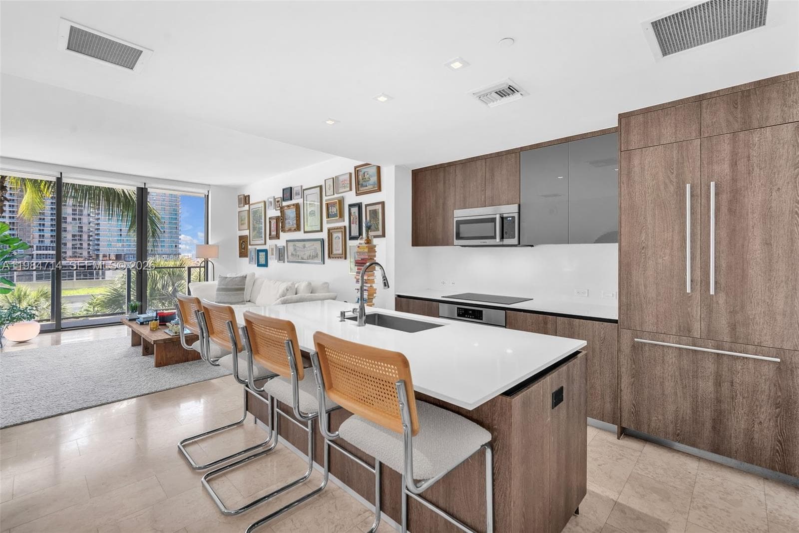68 SE 6th St # 806, Miami FL 33131 — 1