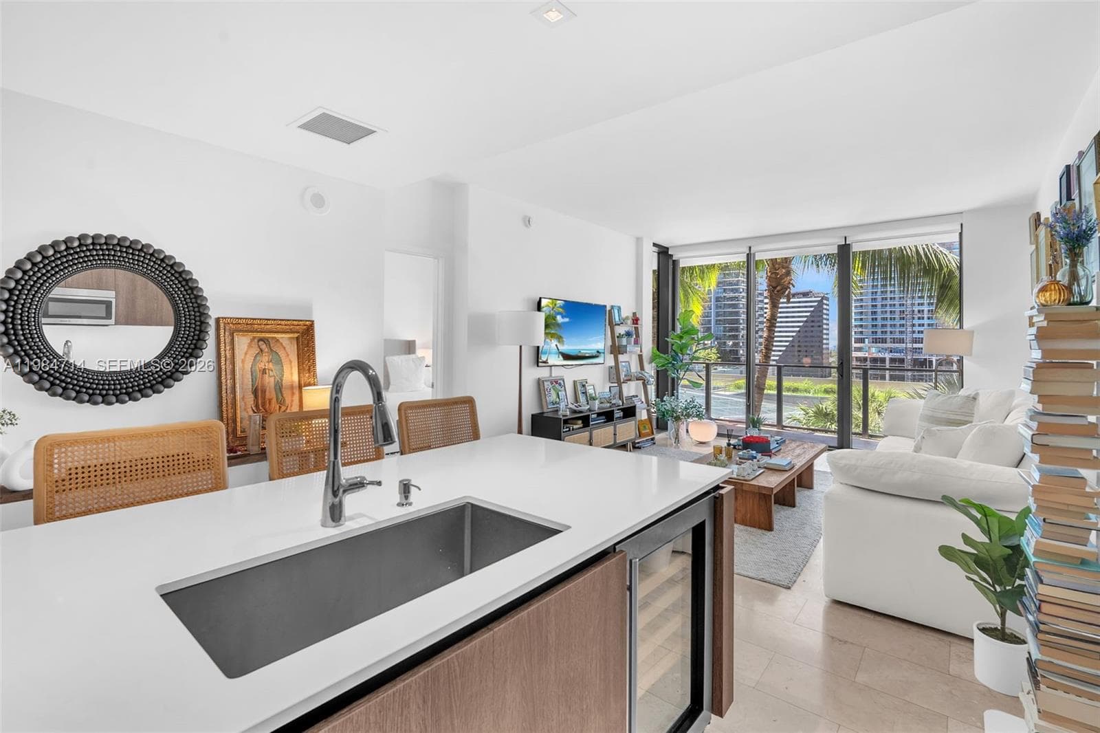 68 SE 6th St # 806, Miami FL 33131 — 10