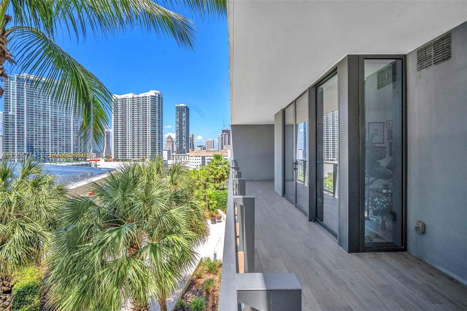 68 SE 6th St # 806, Miami FL 33131 — 15