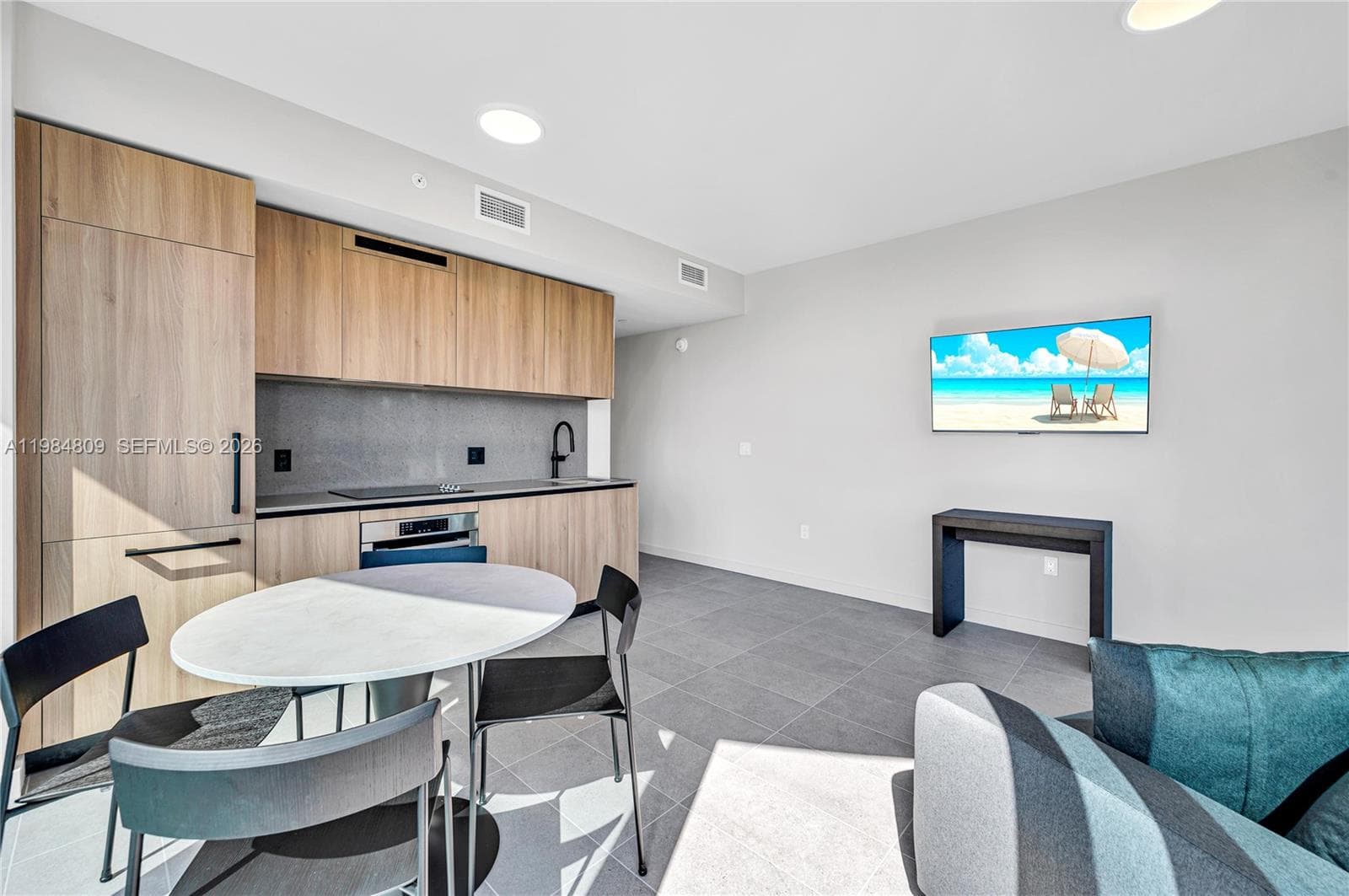 121 NE 5th St # 3005, Miami FL 33130 — 5
