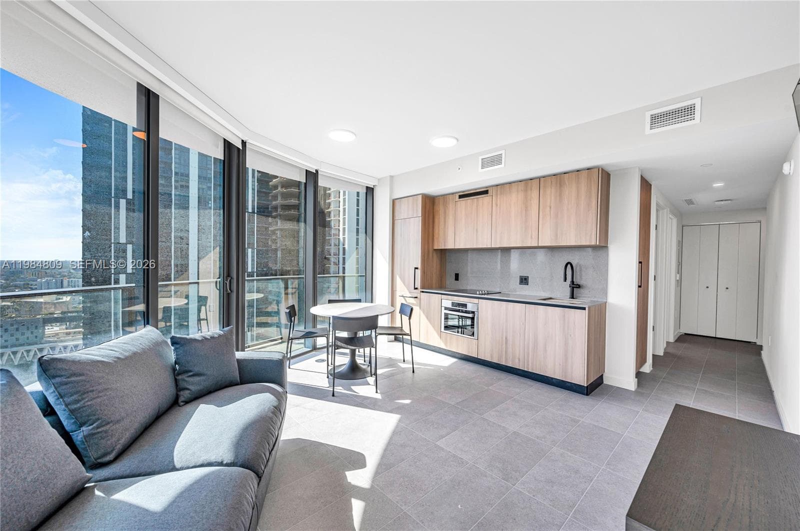 121 NE 5th St # 3005, Miami FL 33130 — 4