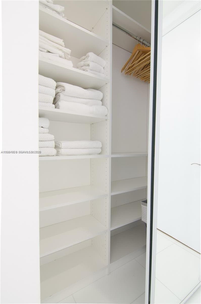 15811 Collins Ave # 2602, Sunny Isles Beach FL 33160 — 17
