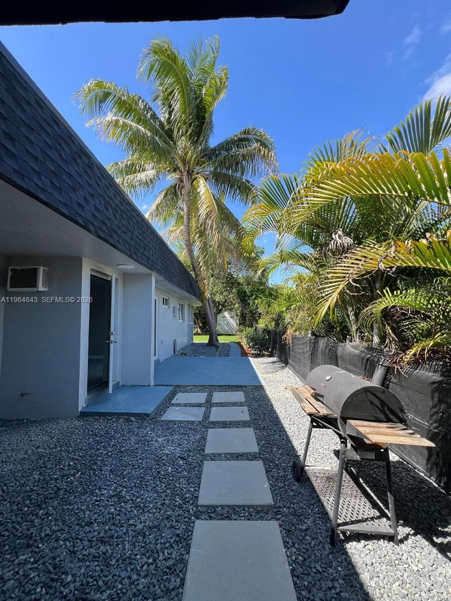 161 NE 117th St, Miami FL 33161 — 25