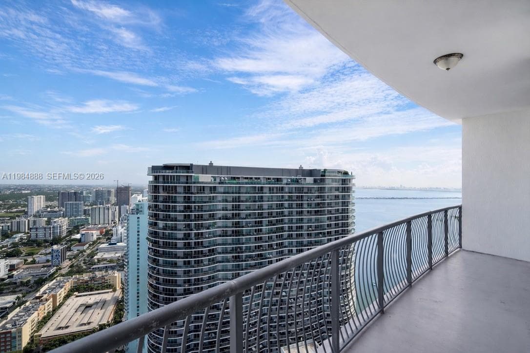 1750 N Bayshore Dr # 3811, Miami FL 33132 — 17