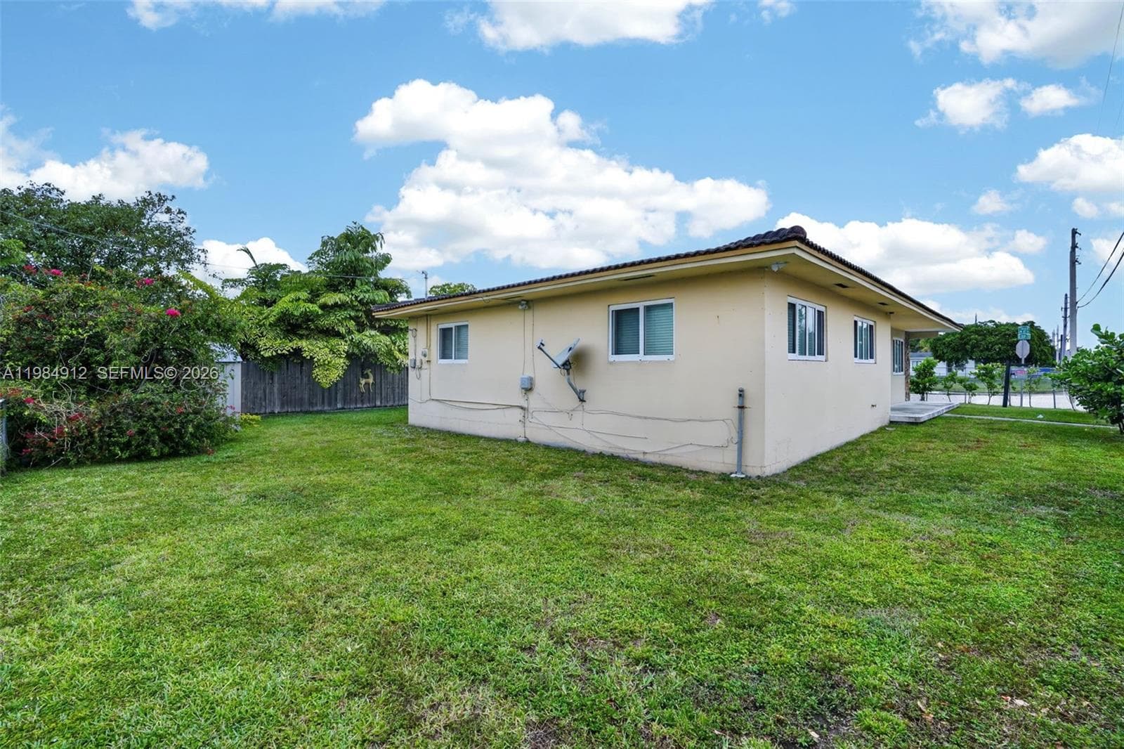 3900 SW 67th Ave, Miami FL 33155 — 33