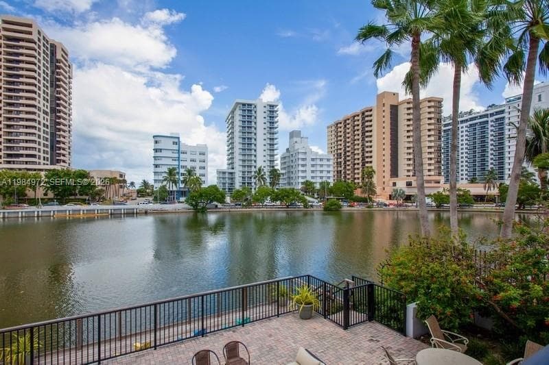 2455 Flamingo Dr # 201, Miami Beach FL 33140 — 2