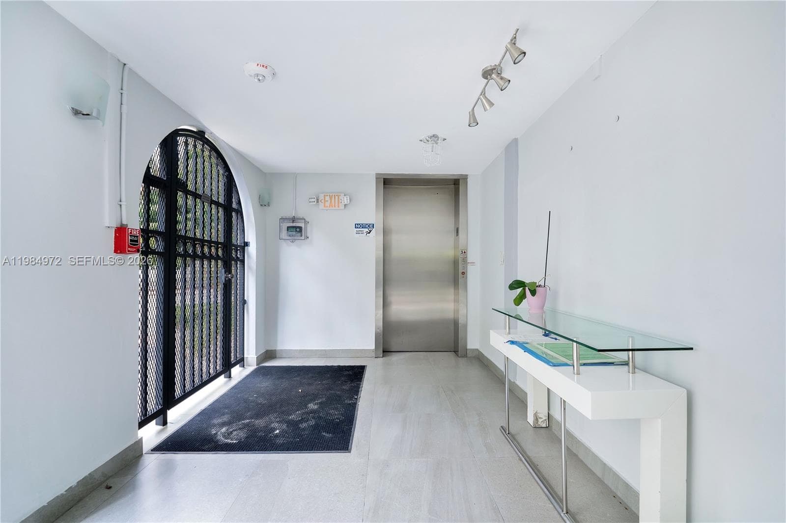 2455 Flamingo Dr # 201, Miami Beach FL 33140 — 28