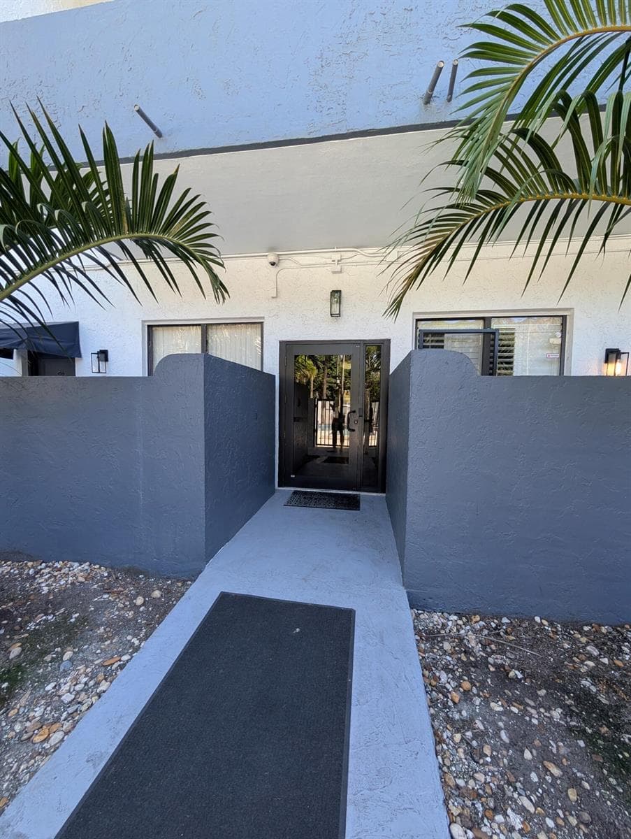 2715 Tigertail Avenue Apt 402, Miami FL 33133 — 27