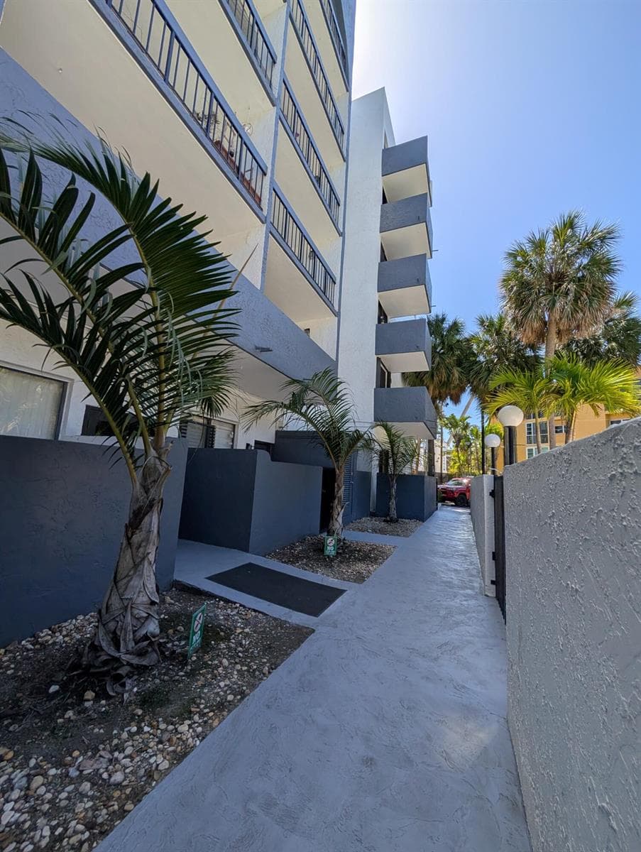 2715 Tigertail Avenue Apt 402, Miami FL 33133 — 28