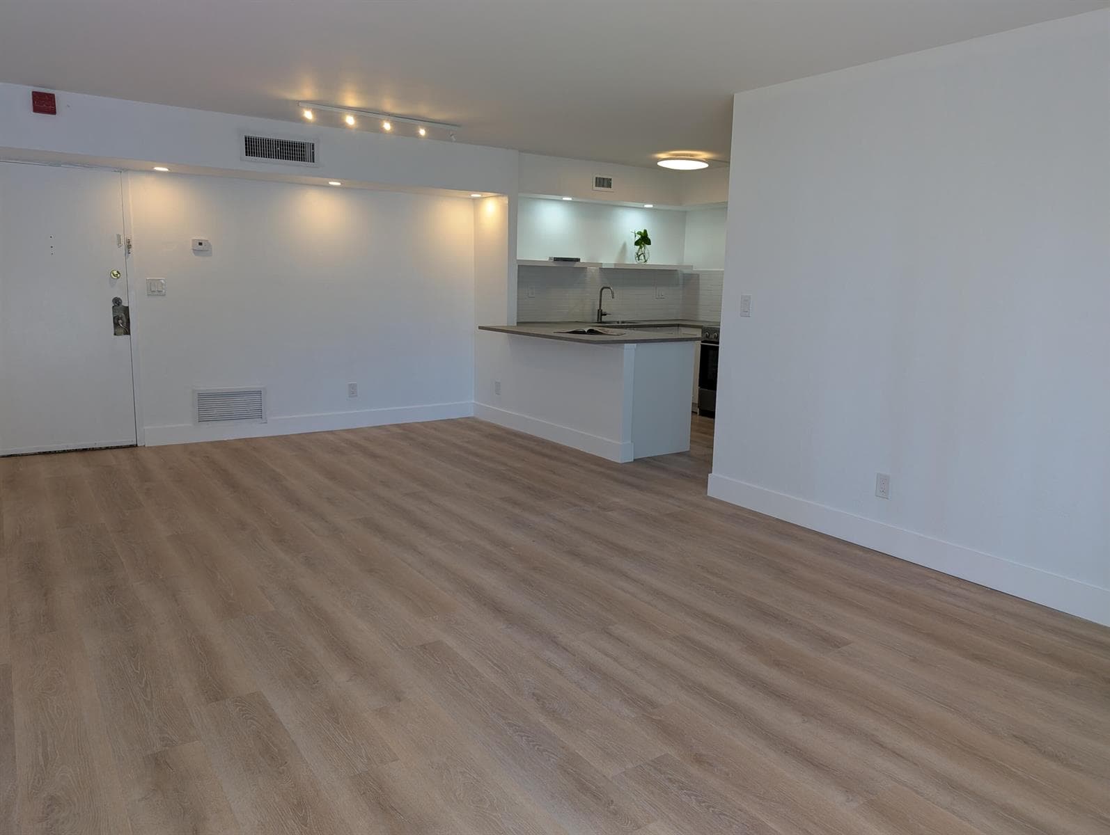 2715 Tigertail Avenue Apt 402, Miami FL 33133 — 9