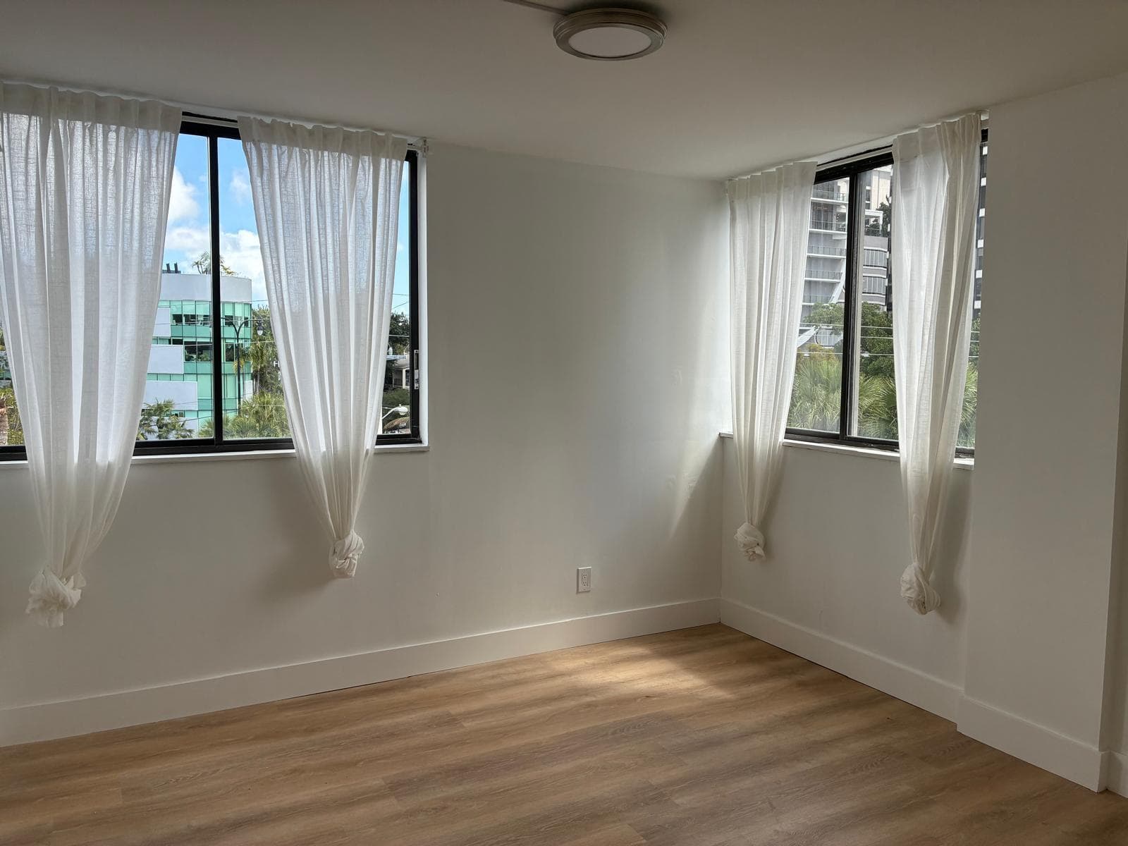 2715 Tigertail Avenue Apt 402, Miami FL 33133 — 18