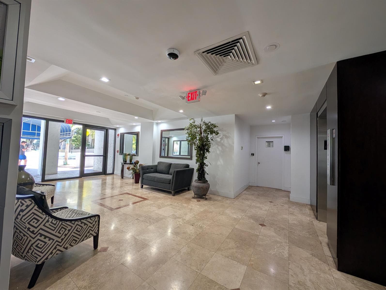 2715 Tigertail Avenue Apt 402, Miami FL 33133 — 21