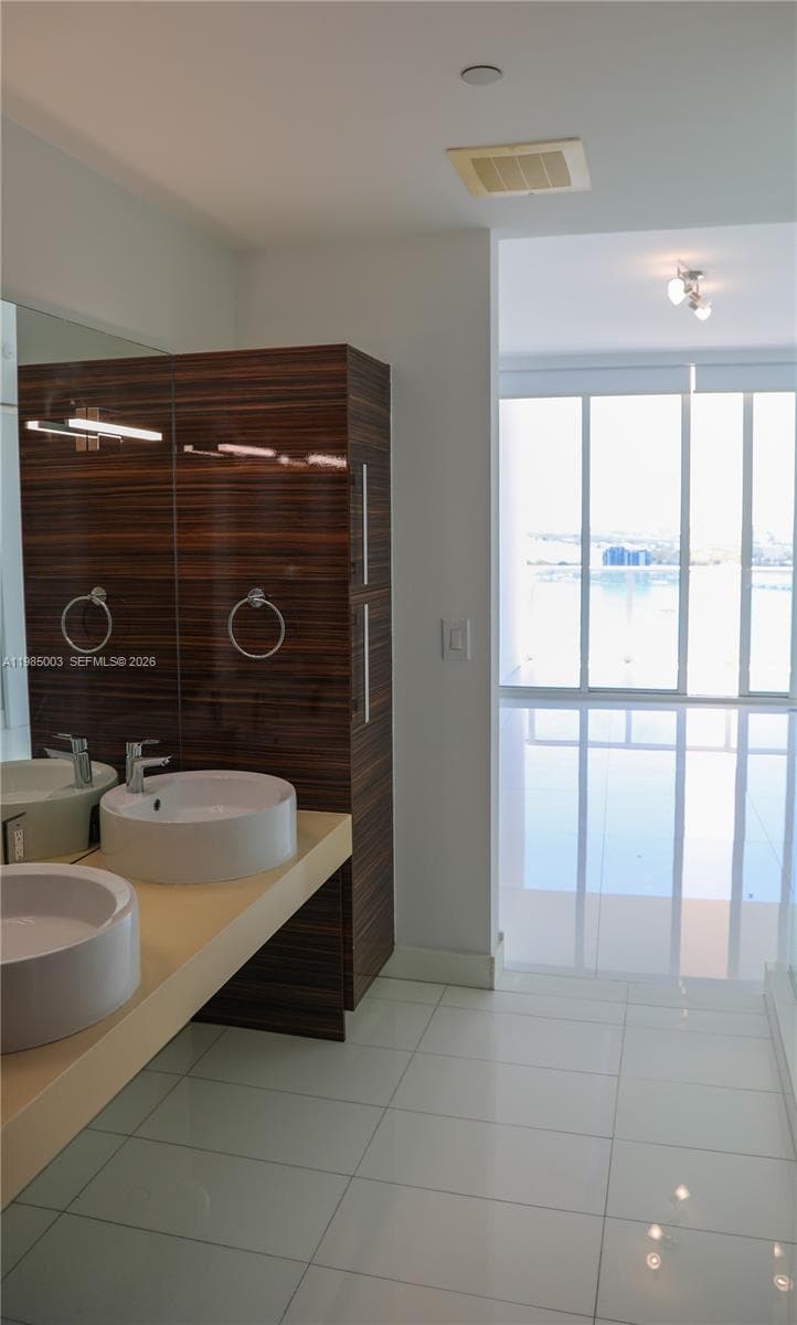 2020 N Bayshore Dr # 2204, Miami FL 33137 — 17