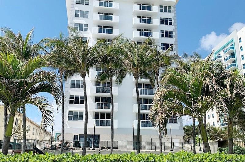 9195 Collins Ave, Surfside FL 33154 — 14