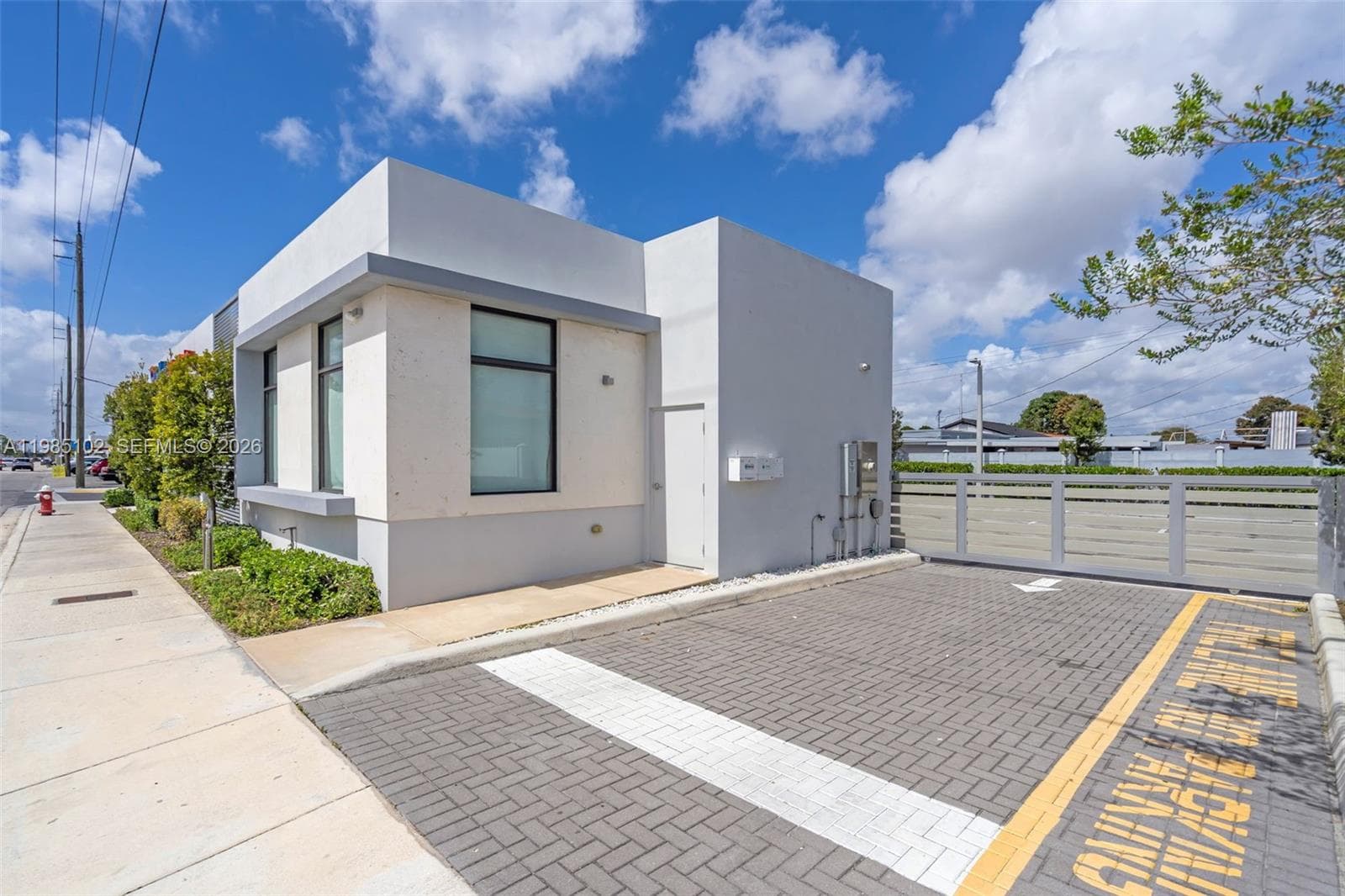 875 E 41st St, Hialeah FL 33013 — 3