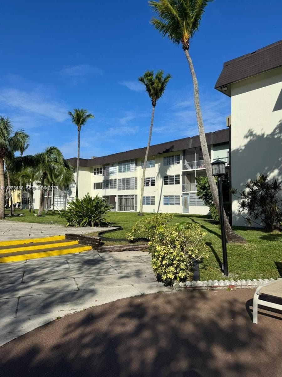 1530 NE 191st St # 241, Miami FL 33179 — 25