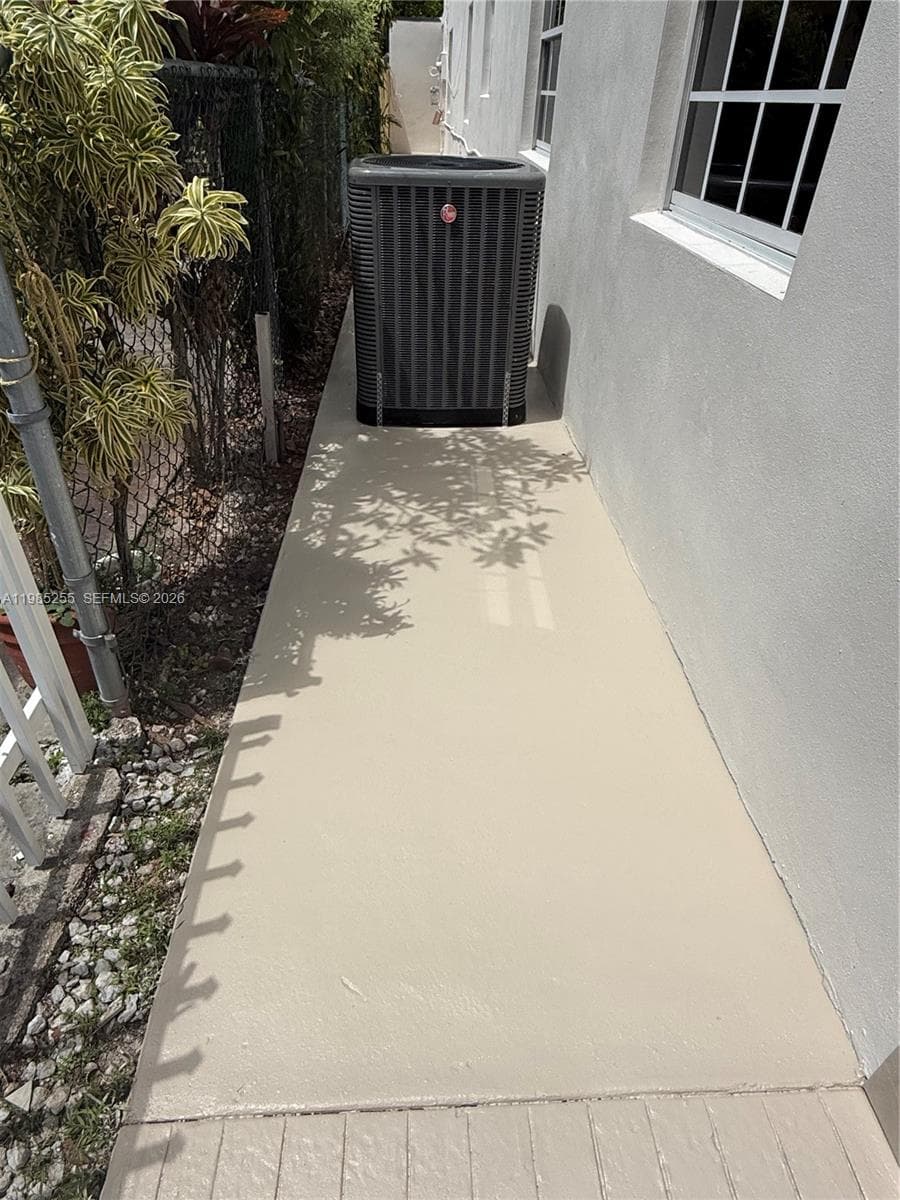 370 Flagami Blvd, Miami FL 33144 — 33