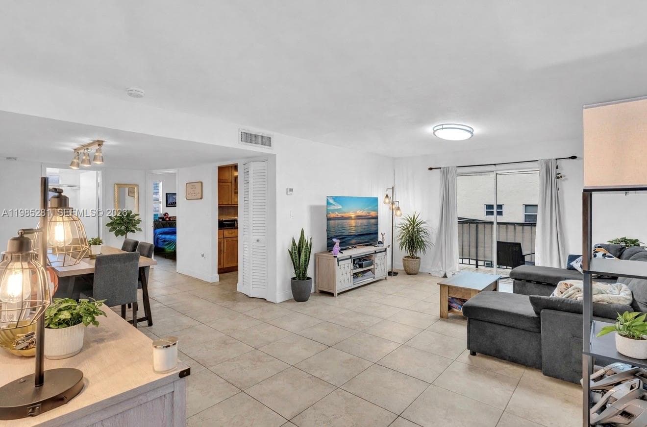 1236 Alton Rd # 304, Miami Beach FL 33139 — 1