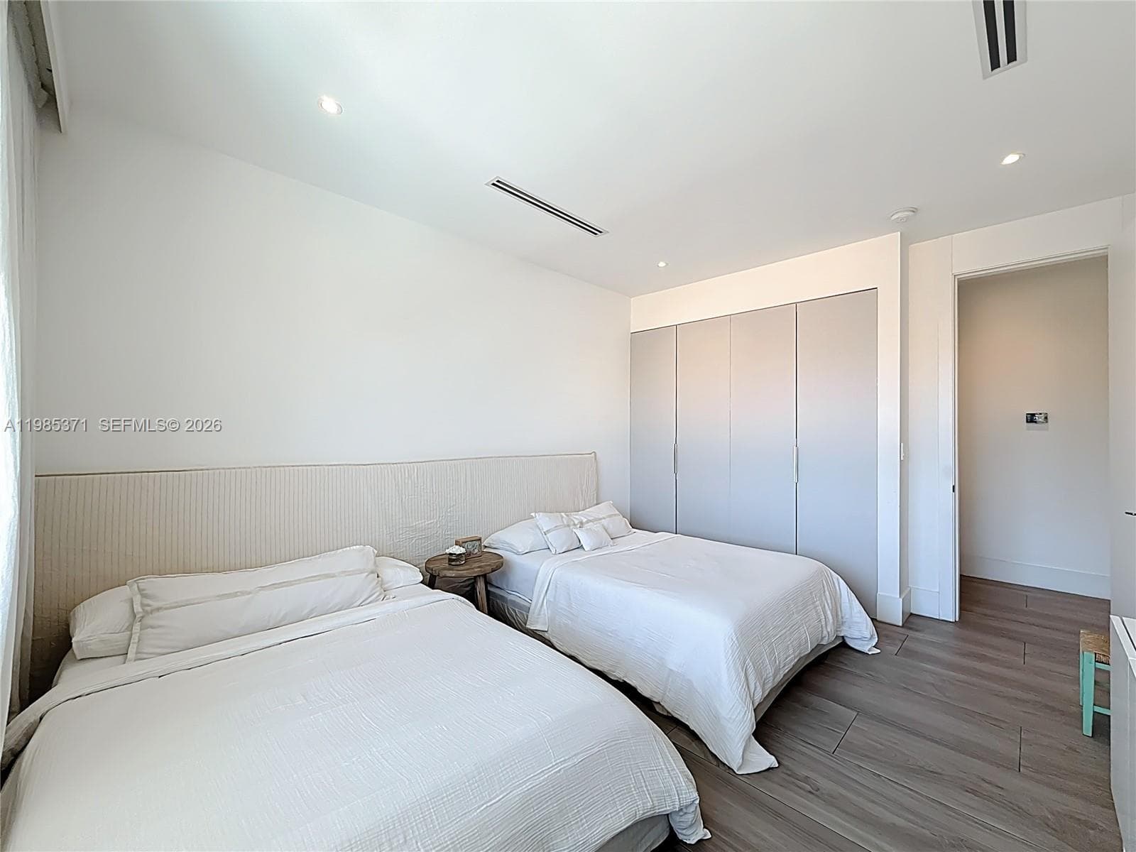 561 Warren Ln, Key Biscayne FL 33149 — 25