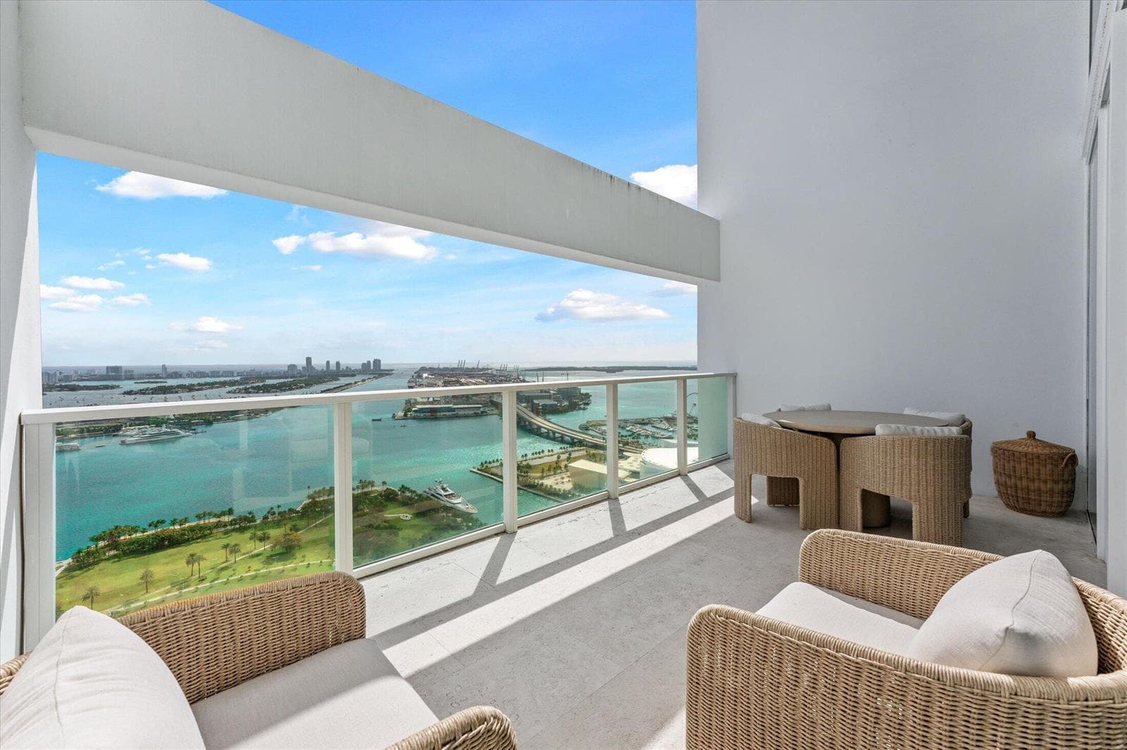 1040 Biscayne Boulevard # 4002, Miami FL 33132 — 2