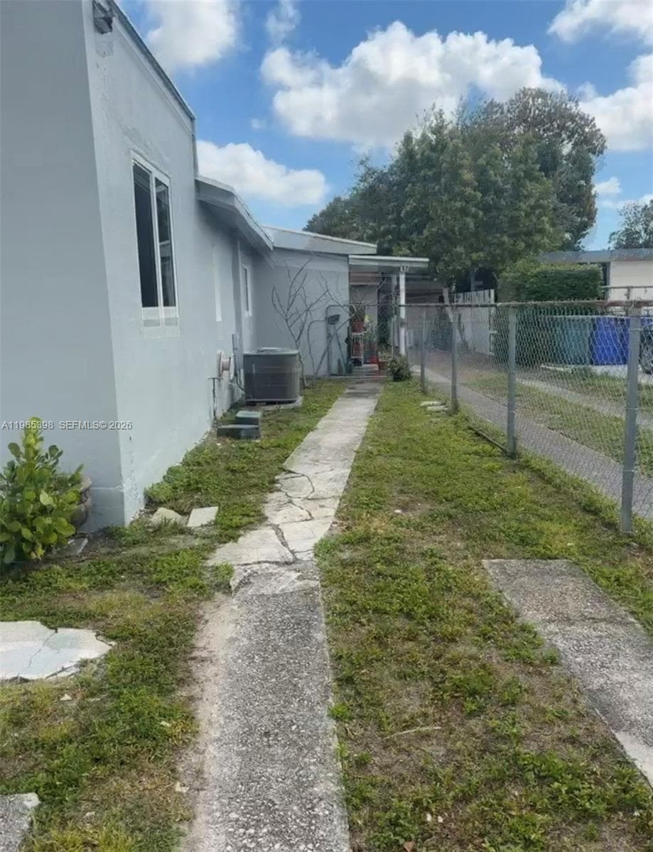 1637 NW 31st Ave, Miami FL 33125 — 2