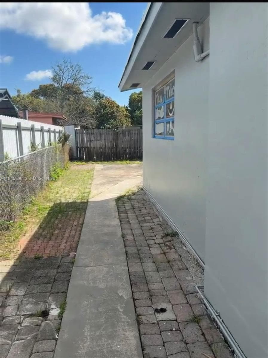 1637 NW 31st Ave, Miami FL 33125 — 3