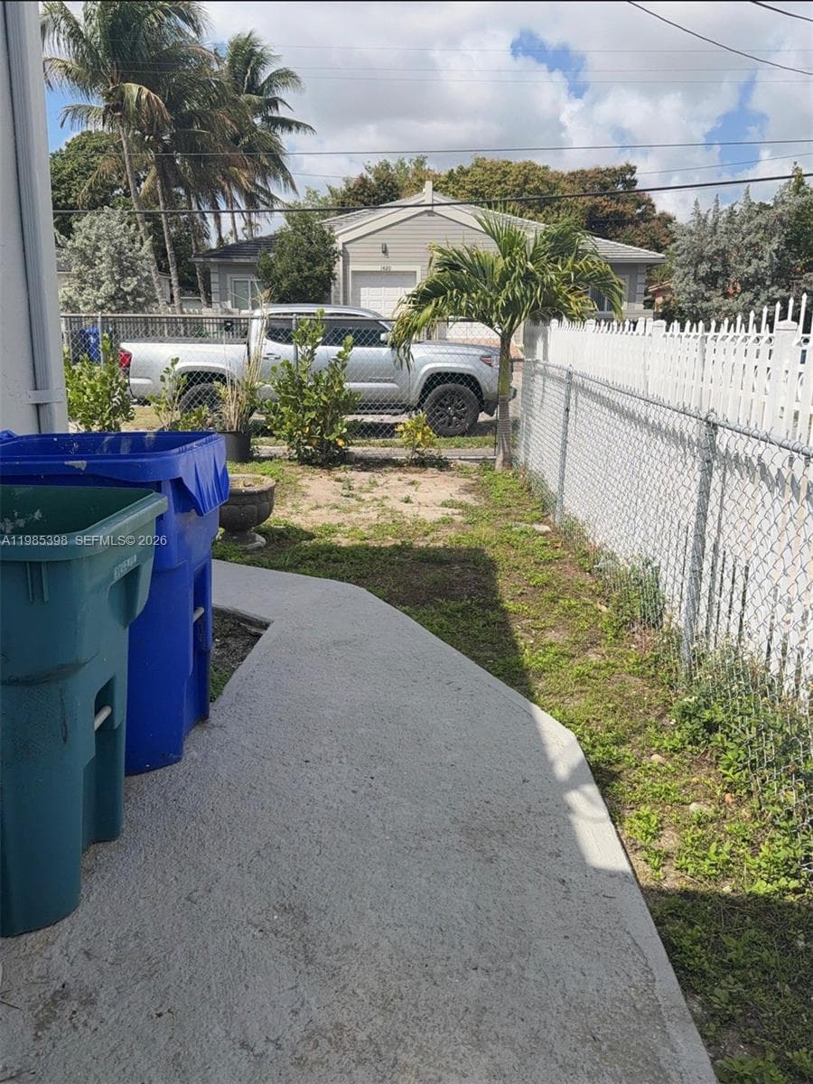 1637 NW 31st Ave, Miami FL 33125 — 11