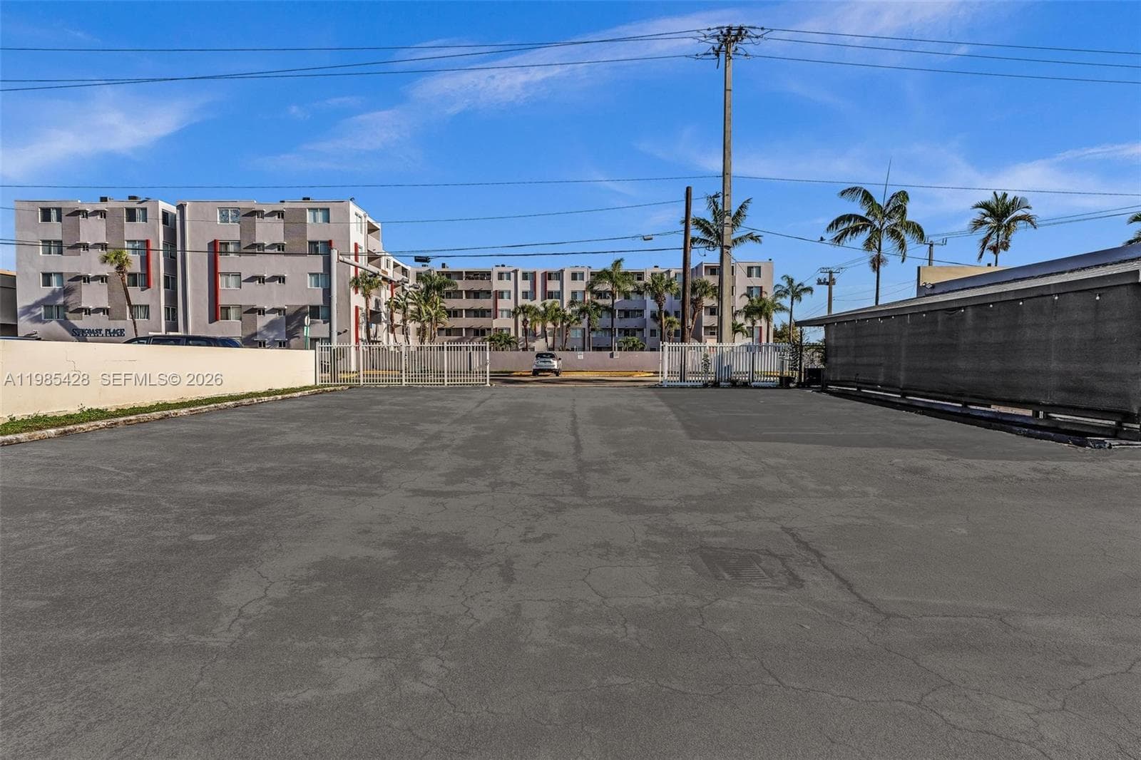 992 NE 167th St, North Miami Beach FL 33162 — 51