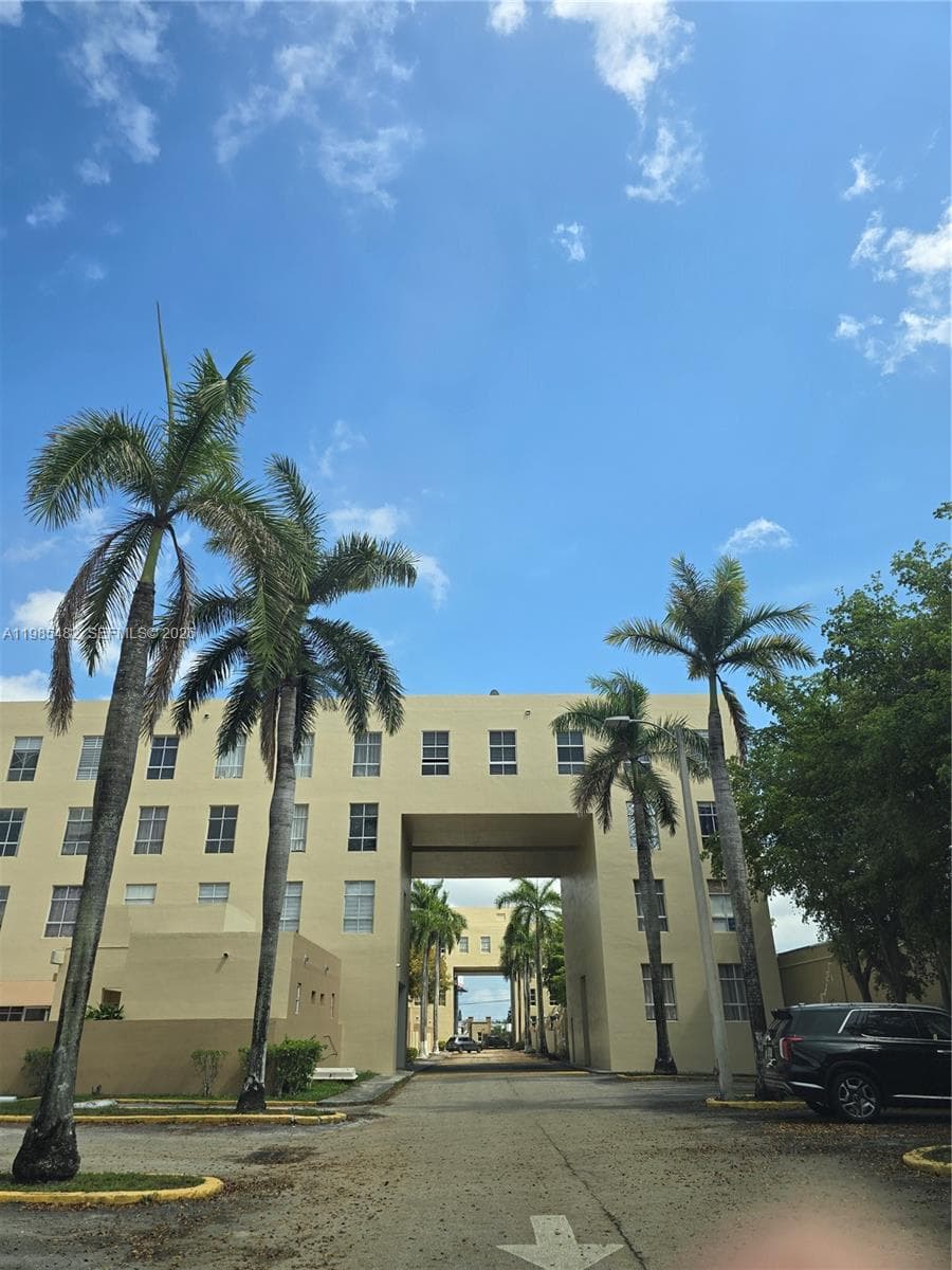 7420 W 20th Ave # 451, Hialeah FL 33016 — 1