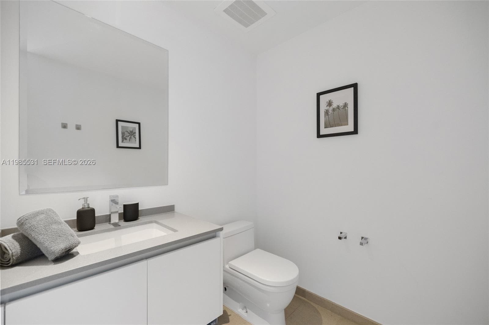 88 SW 7th St # 1010, Miami FL 33130 — 33