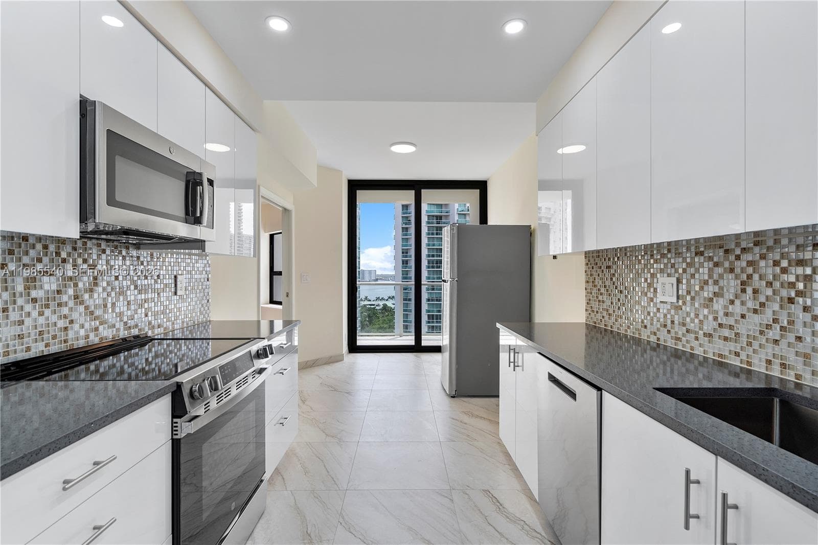 19500 Turnberry Way # 15E, Aventura FL 33180 — 15
