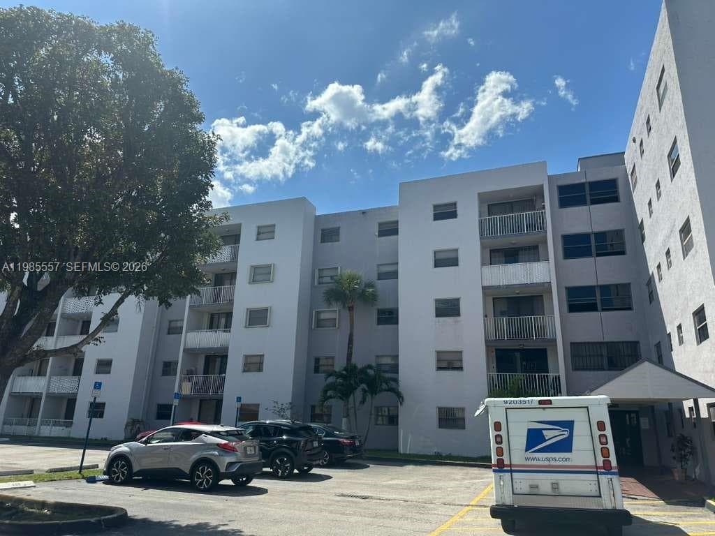 8185 NW 7th St # 319, Miami FL 33126 — 1