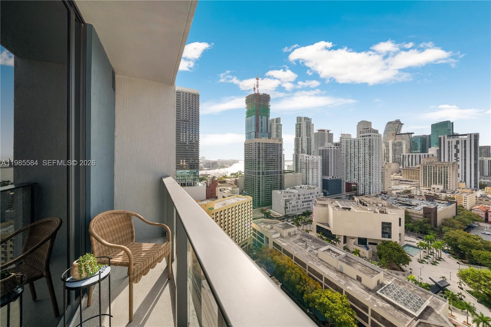 121 NE 5th # 2604, Miami FL 33132 — 27