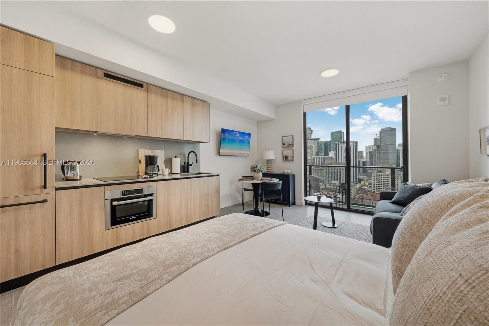 121 NE 5th # 2604, Miami FL 33132 — 3