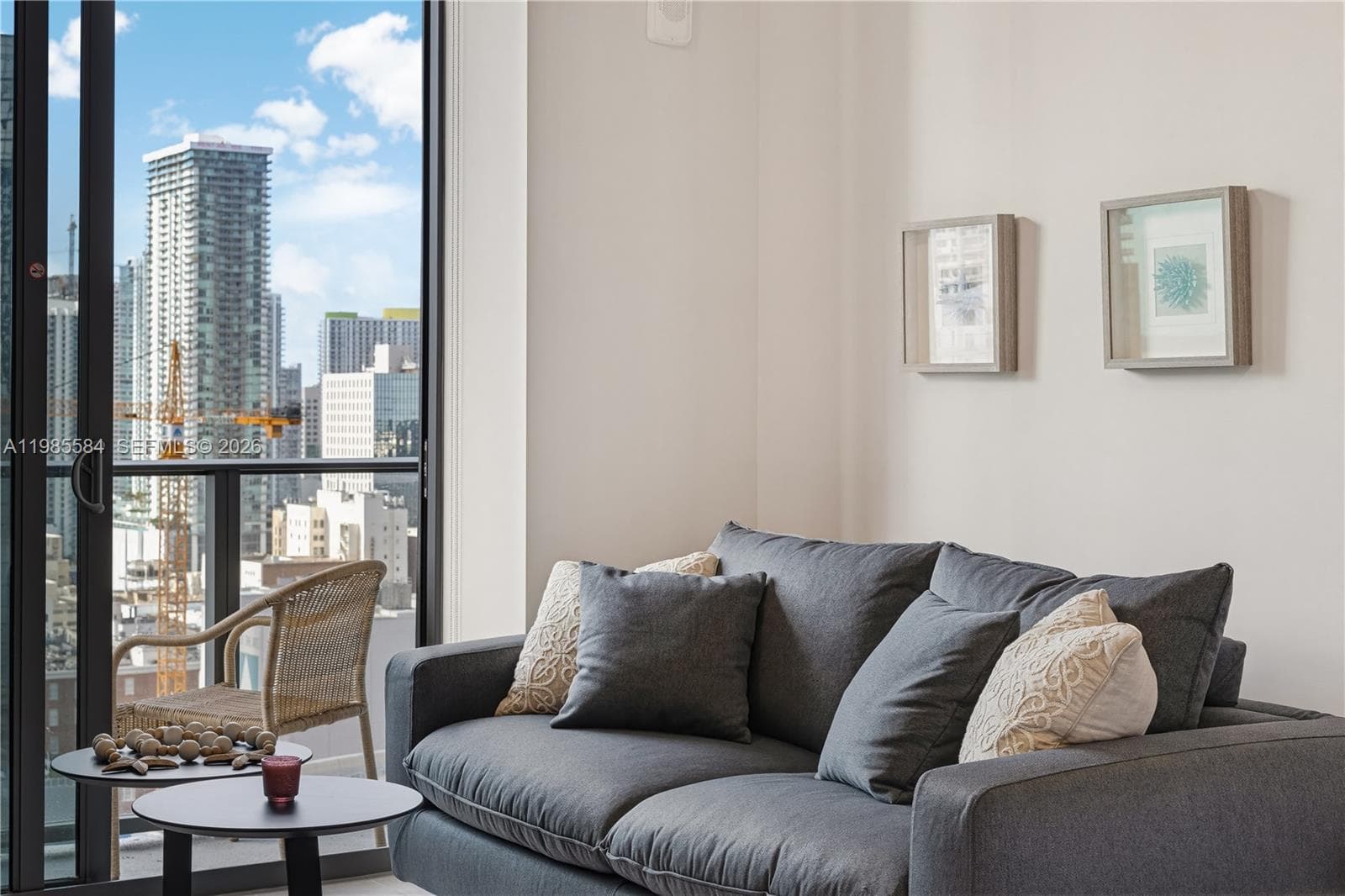 121 NE 5th # 2604, Miami FL 33132 — 4