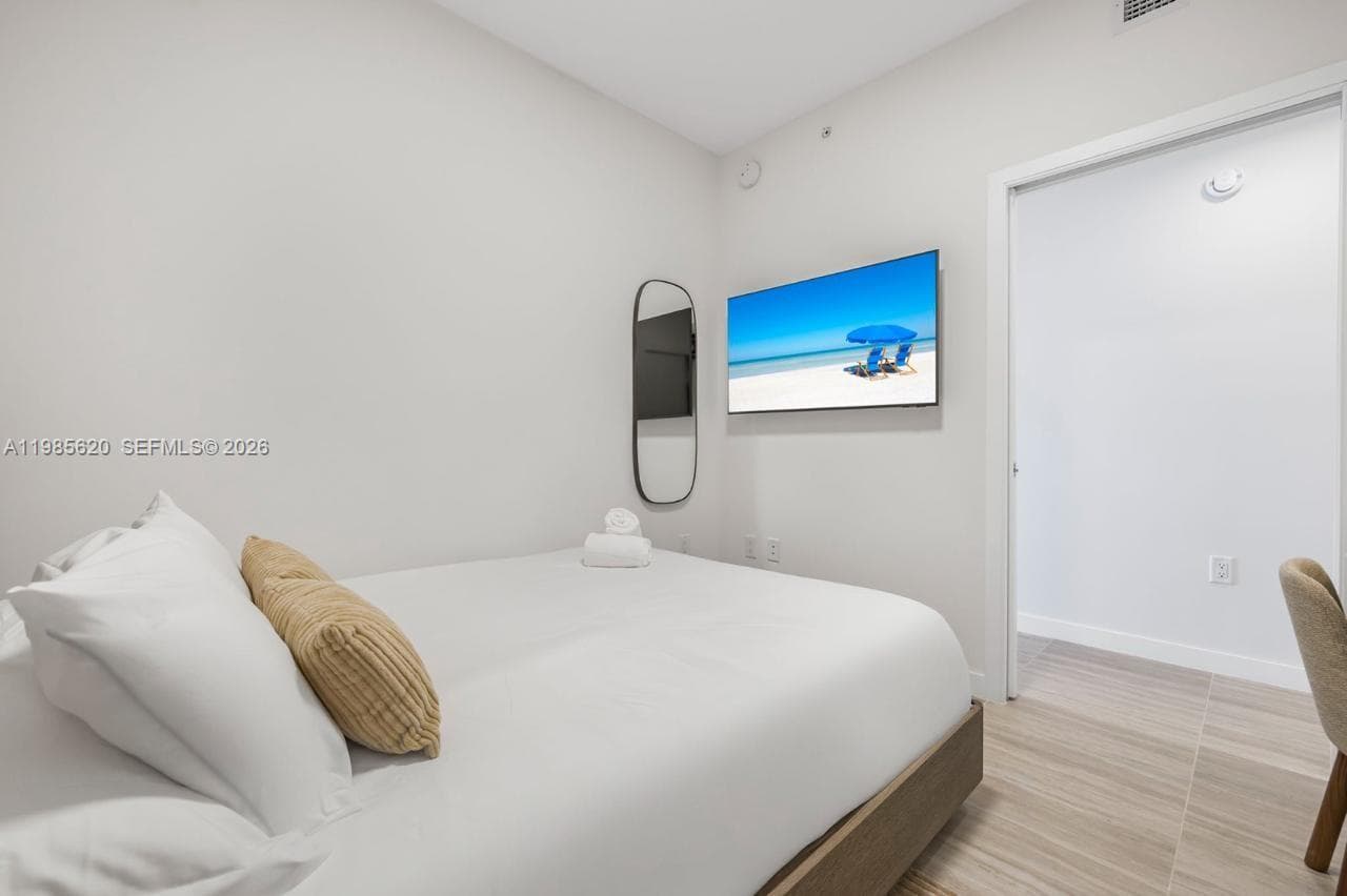 580 72nd St # 613, Miami Beach FL 33141 — 17