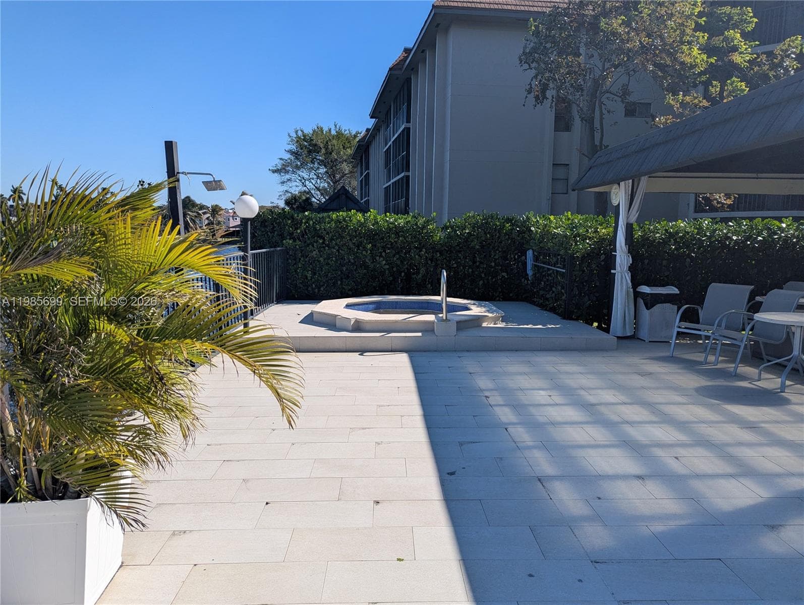 601 Ives Dairy Rd # 8, Miami FL 33179 — 72