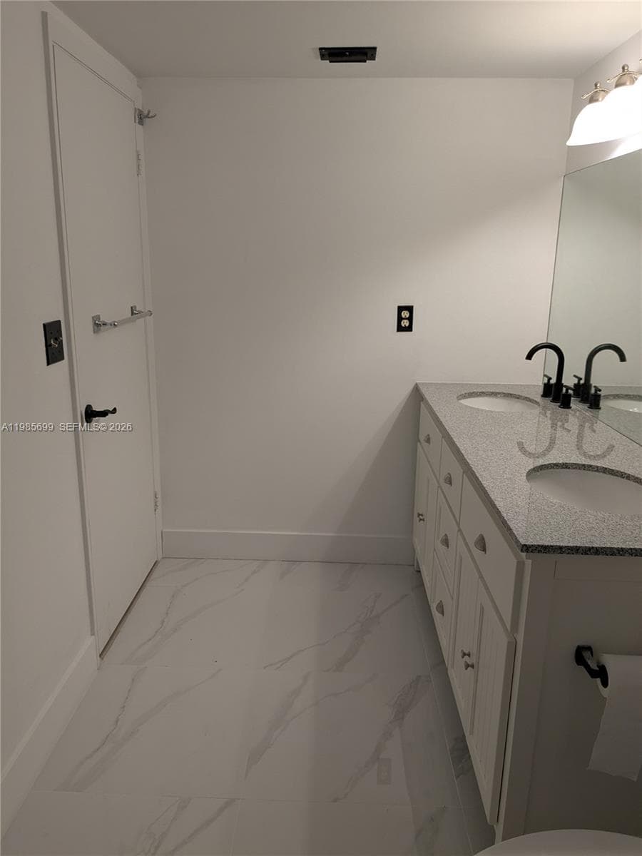 601 Ives Dairy Rd # 8, Miami FL 33179 — 6