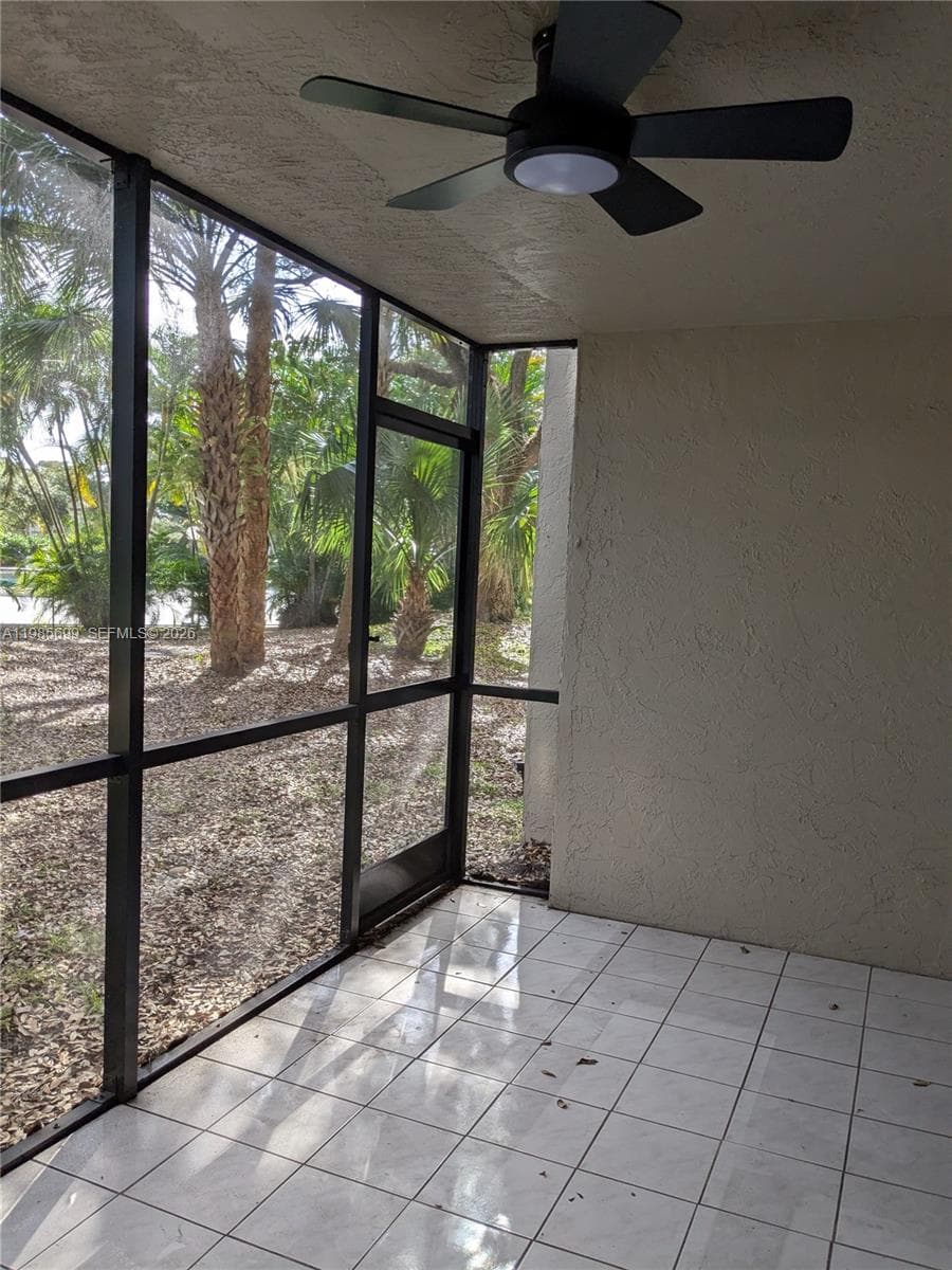 601 Ives Dairy Rd # 8, Miami FL 33179 — 52