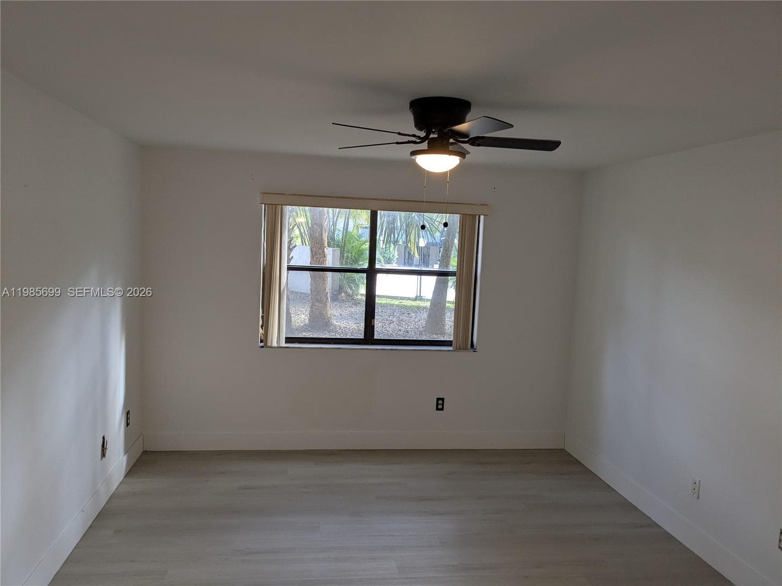 601 Ives Dairy Rd # 8, Miami FL 33179 — 17