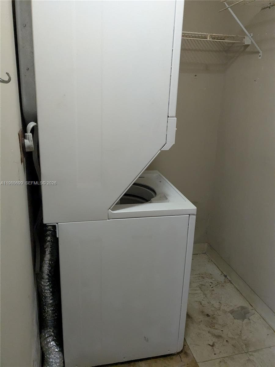 601 Ives Dairy Rd # 8, Miami FL 33179 — 57