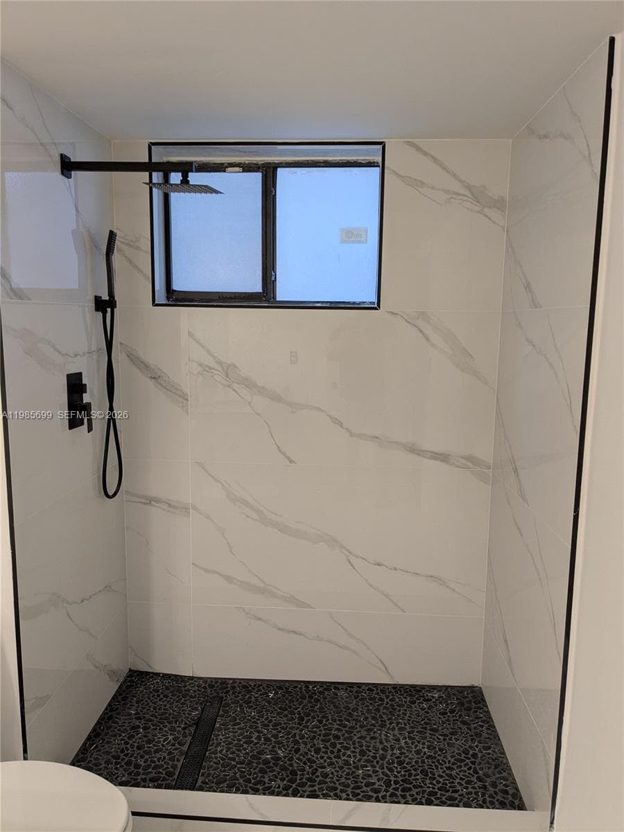 601 Ives Dairy Rd # 8, Miami FL 33179 — 3