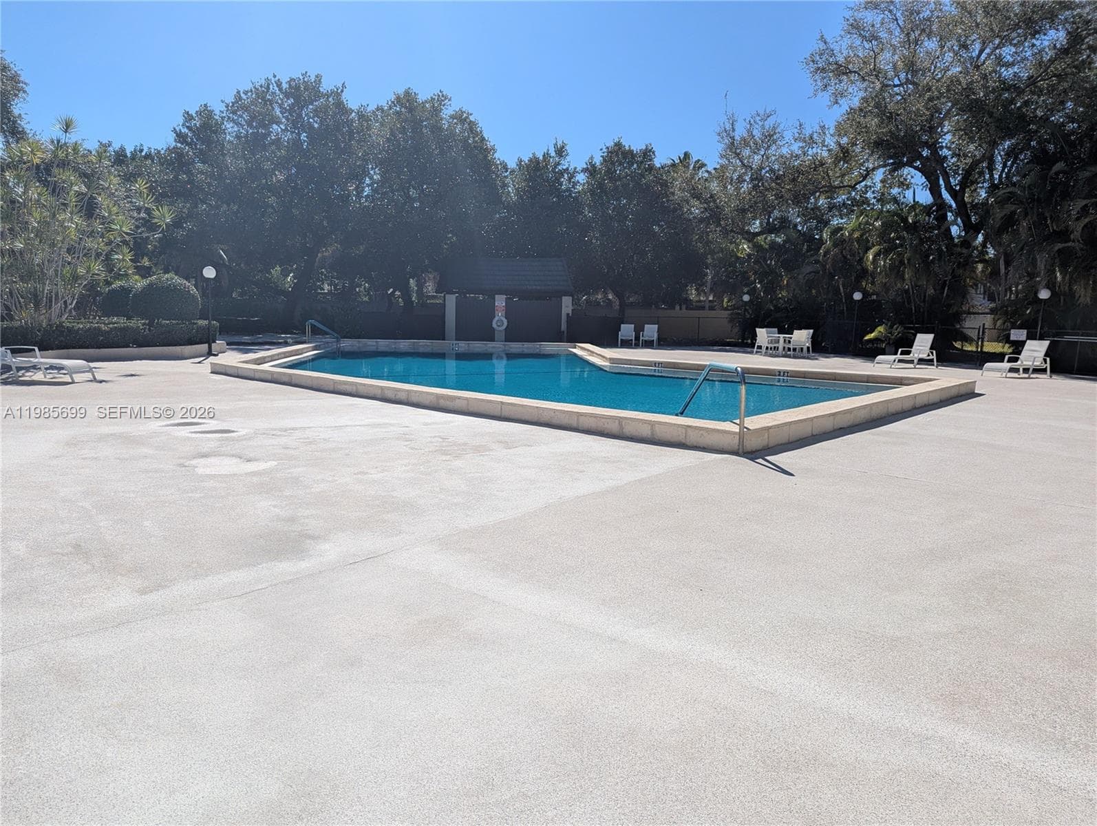601 Ives Dairy Rd # 8, Miami FL 33179 — 73