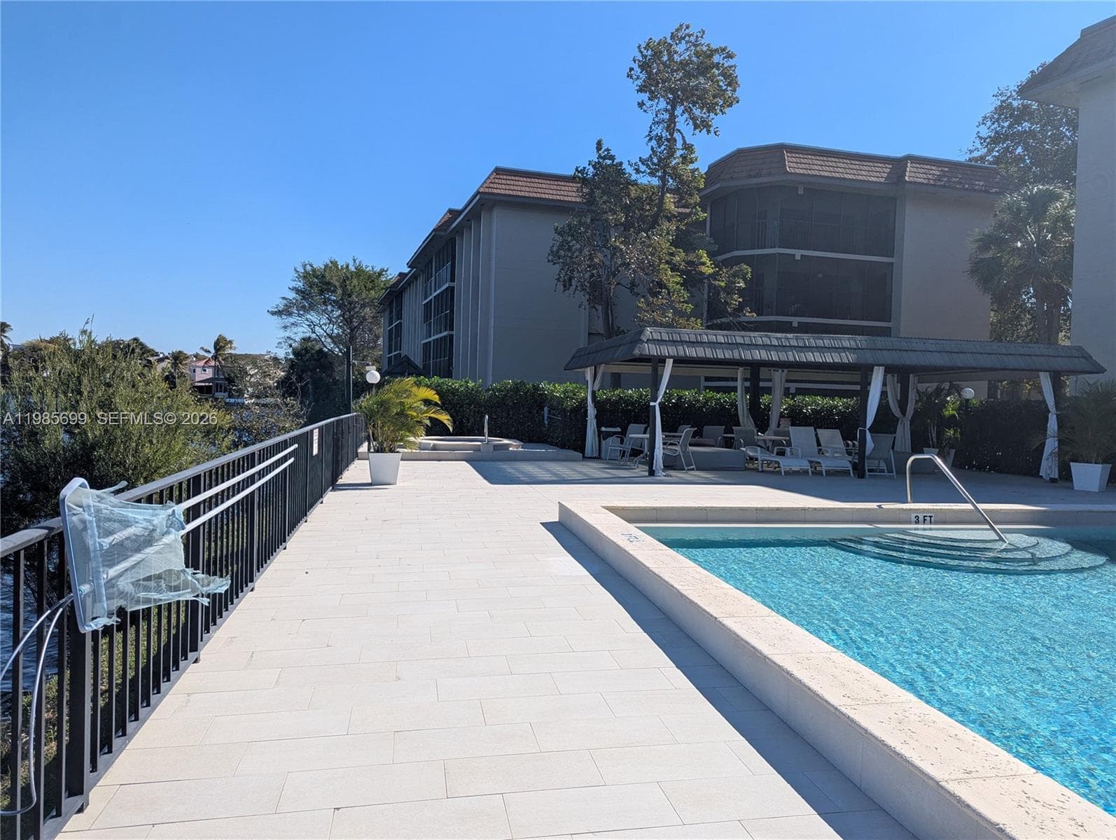 601 Ives Dairy Rd # 8, Miami FL 33179 — 67
