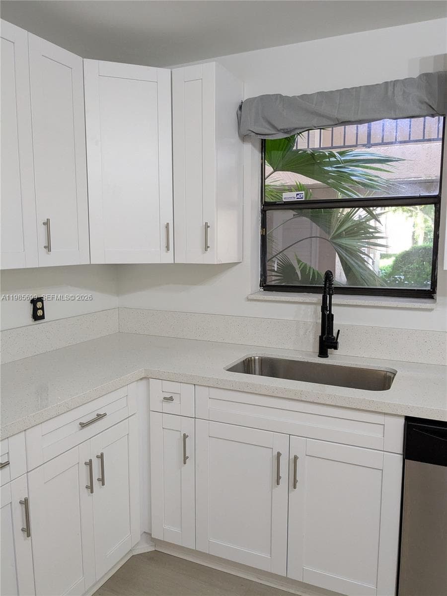 601 Ives Dairy Rd # 8, Miami FL 33179 — 36