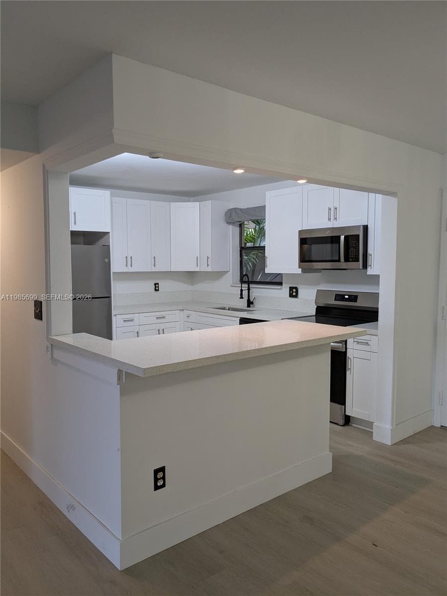 601 Ives Dairy Rd # 8, Miami FL 33179 — 32